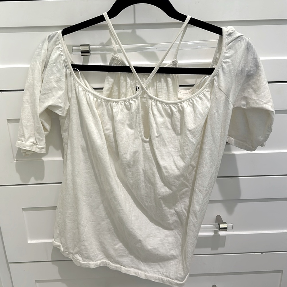 Roi cross key hole off the shoulder tee in white. Size small